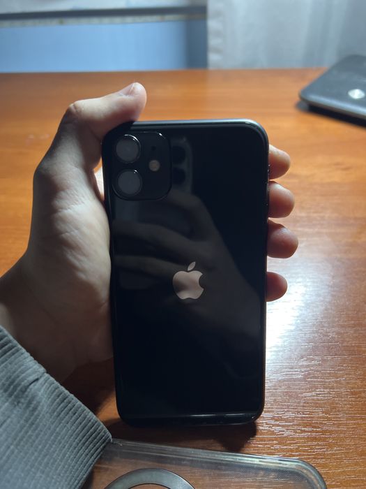 Продам Айфон 11
