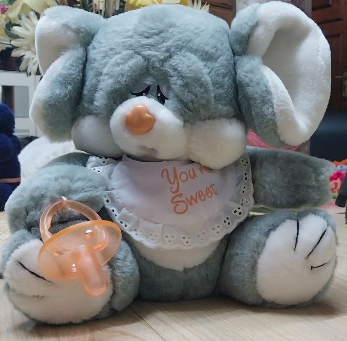 Ratinho bebé de peluche  com chucha