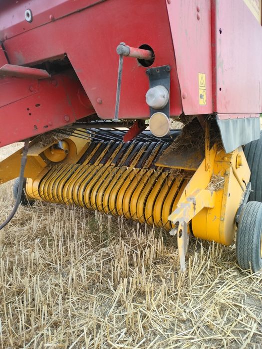 Prasa New Holland 640