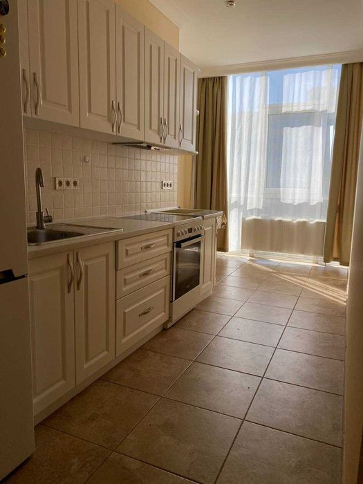 Продам 2х комнатную квартиру 11ст. Люсторфской дор. -море ,парк рядом