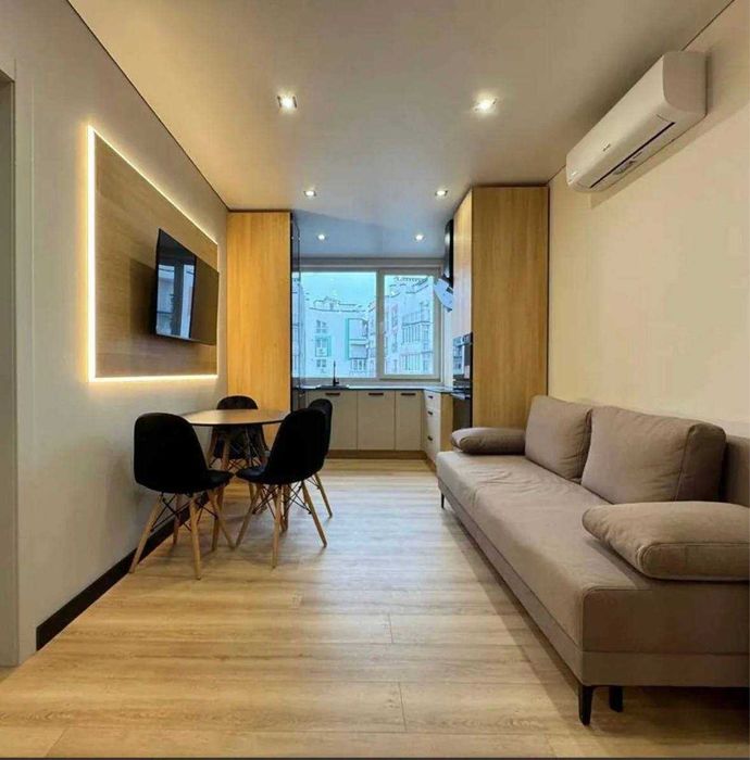 Стильна 1-кімнатна квартира з ремонтом і технікою в центрі міста