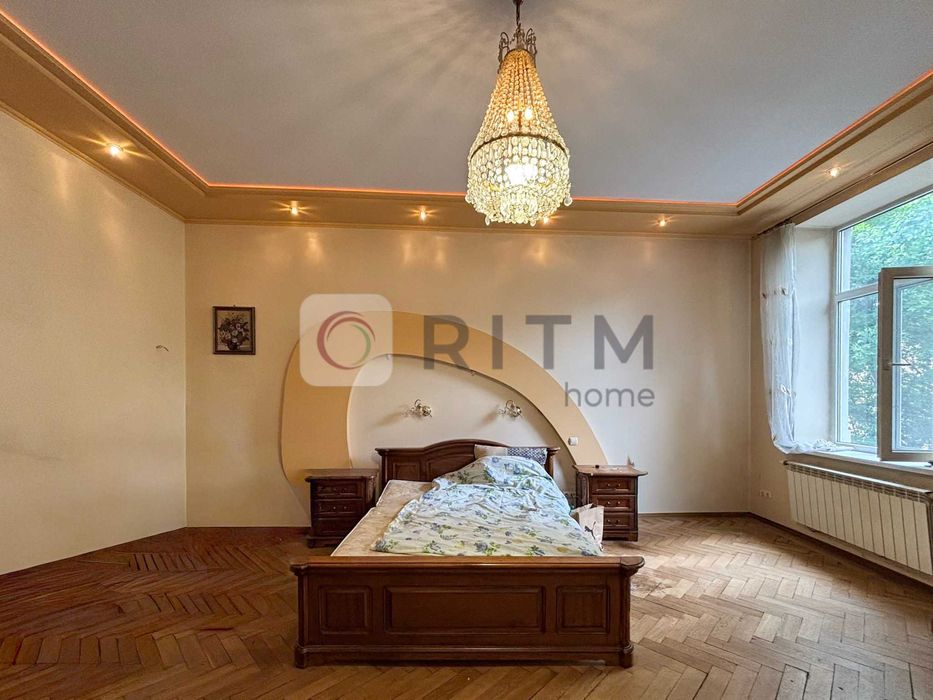 Продаж 3-кімнатної квартира в австрійському будинку — вул. Пекарська, 42, Личаківський район