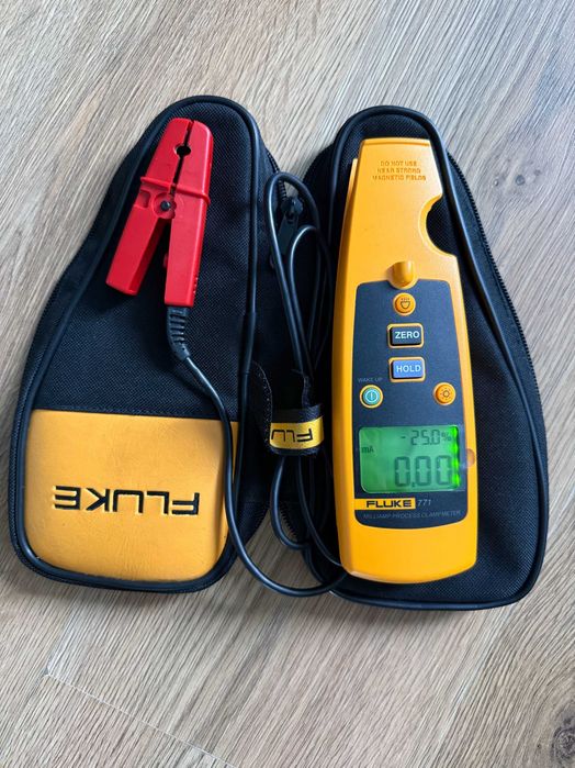Fluke 771 Калибратор-мультиметр с клещами для малых токов