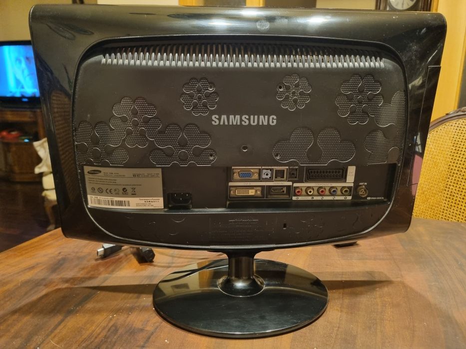 Monitor / TV Samsung SyncMaster 933HD 19" (Com Comando) – Excelente Estado