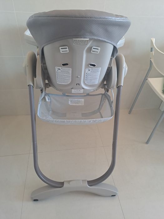 Esperguiçadeira e cadeira de papa chico