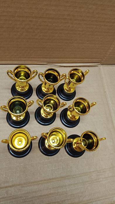 9 Sztuk Trofeum Puchary Plastikowe