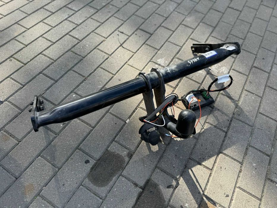 Oryginalny hak holowniczy Volvo XC70 II niedopinany 13PIN