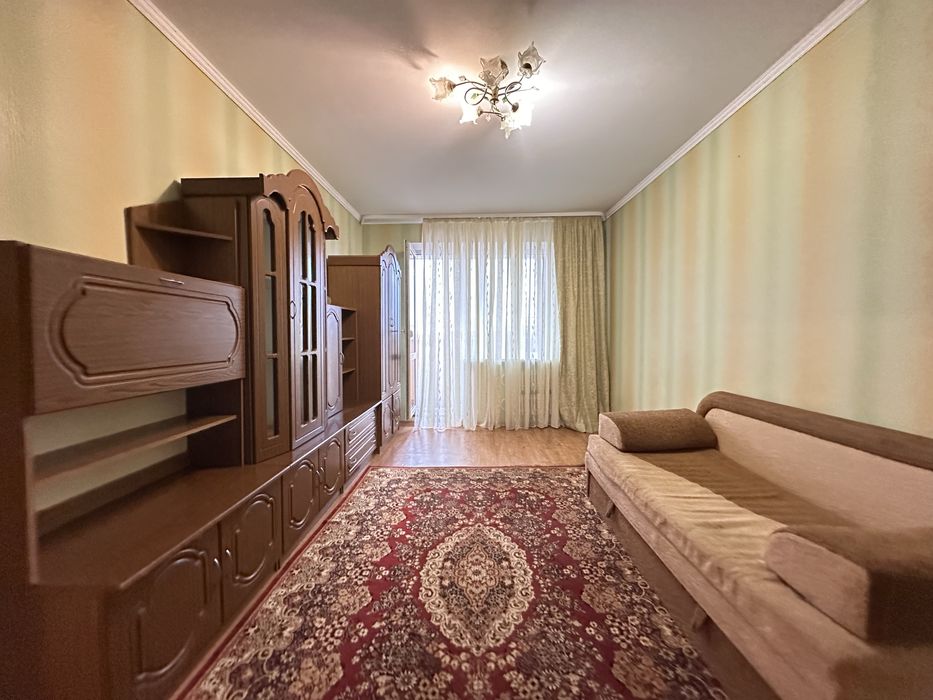 Продаж трикімнатної квартири  з каремонтом , меблями та технікою