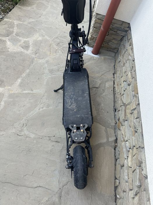 Sprzedam kukirin g2 master dodatkowa bateria hydrauliczne hamulce i dodatkowa bateria.