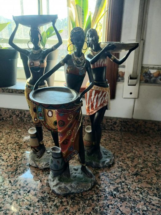 Estátuas de mulheres africanas