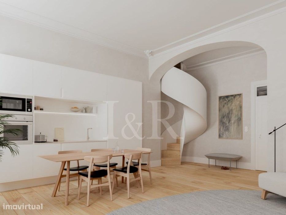 Apartamento T2 duplex com jardim junto à Av. Liberdade, Lisboa
