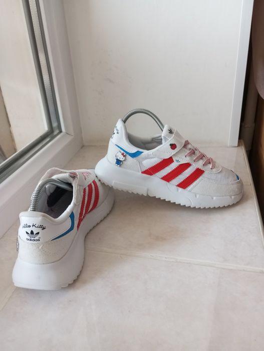 Стильні кросівки бренду Adidas Hello Kitty Retropy Running Made in Indonesia  UK  2,5  EUR  35