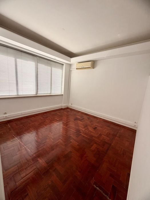 Aluga escritorio (zona Marquês de Pombal) 140 m2