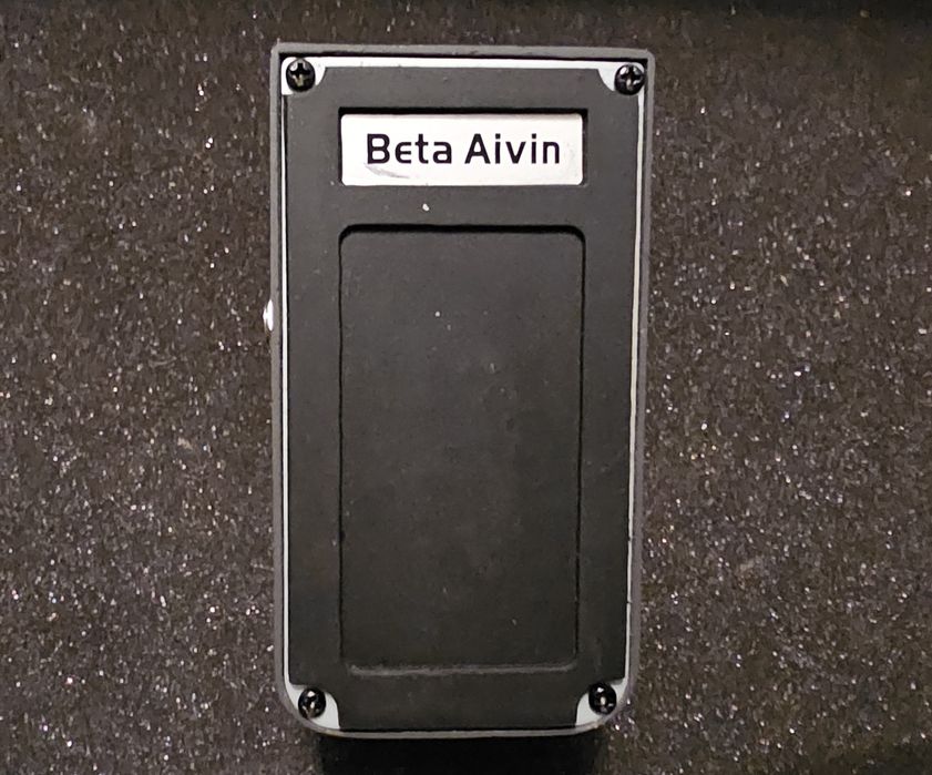 Гітарна педаль тюнер Beta Aivin TU 100 тюнер для гітари
