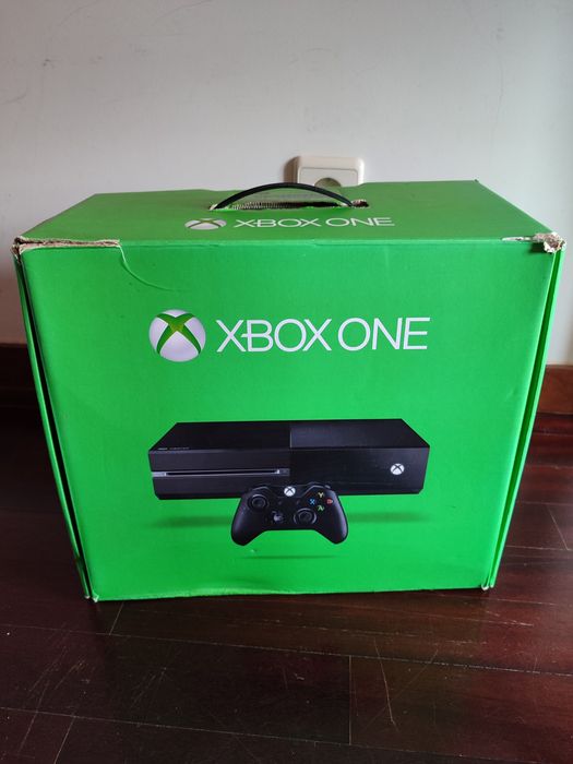 Xbox One com caixa