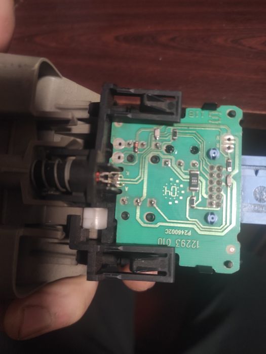 Продам кнопку ручняка Renault Grand Scenic 2