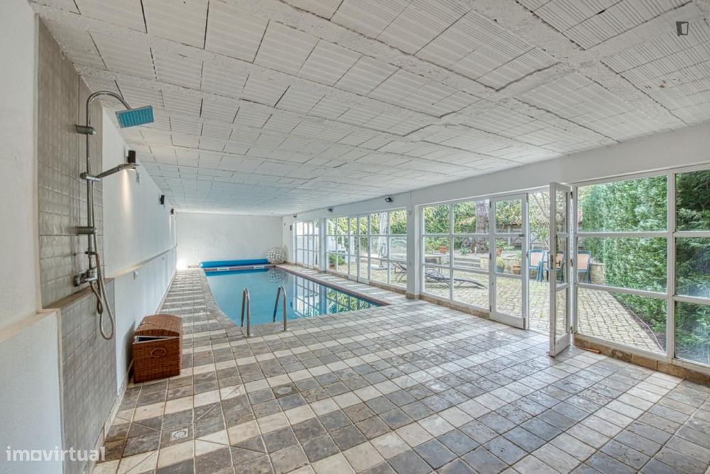 Quarto - localizado em Carcavelos Lisbon