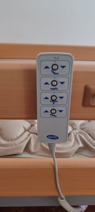 Cama articulada elétrica invacare