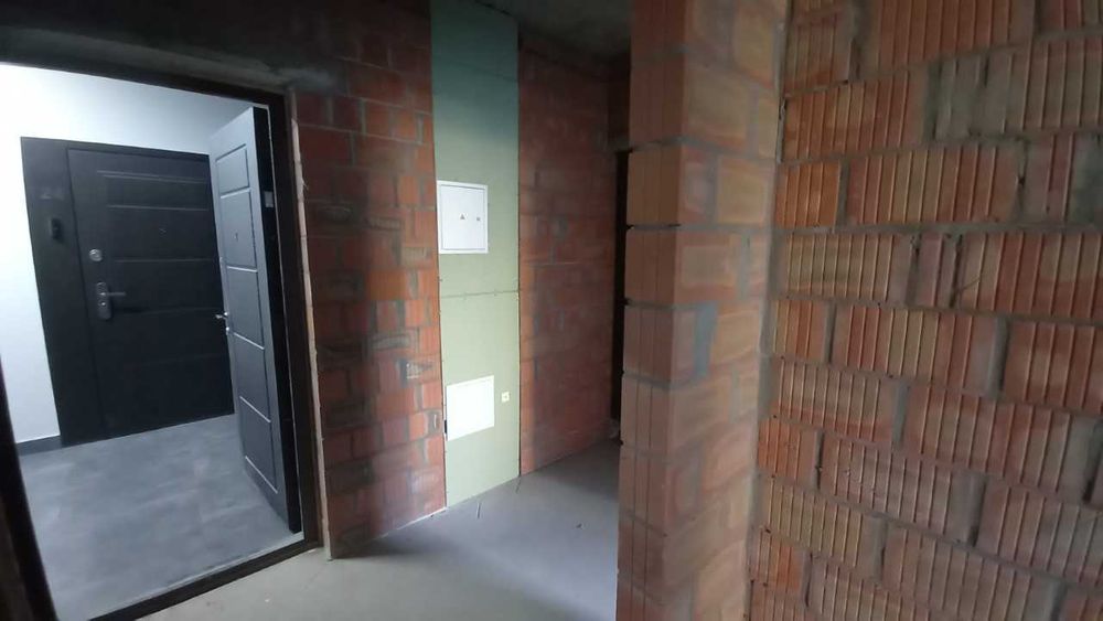 Продаж 1кім квартири 43кв.м. 4-й поверх ЖК Зарічний, паркінг, метро Славутич