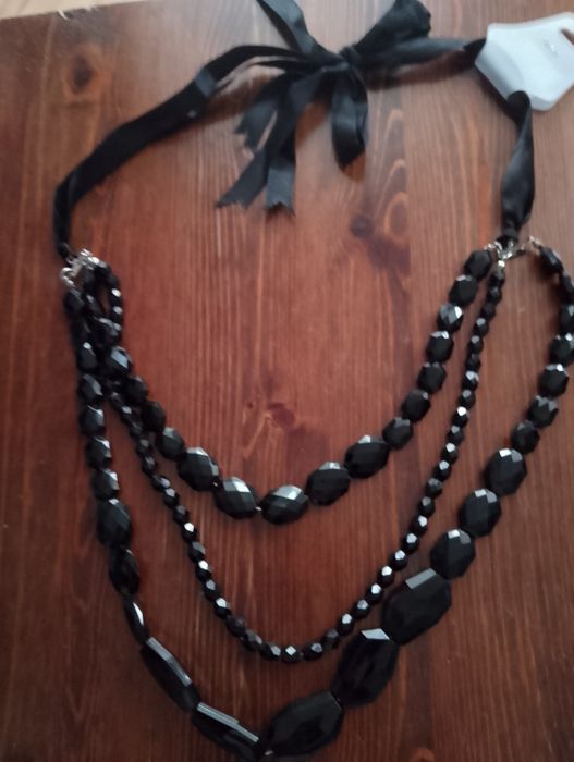 Naszyjnik czarny potrójny z akrylu - szczegóły w opisie