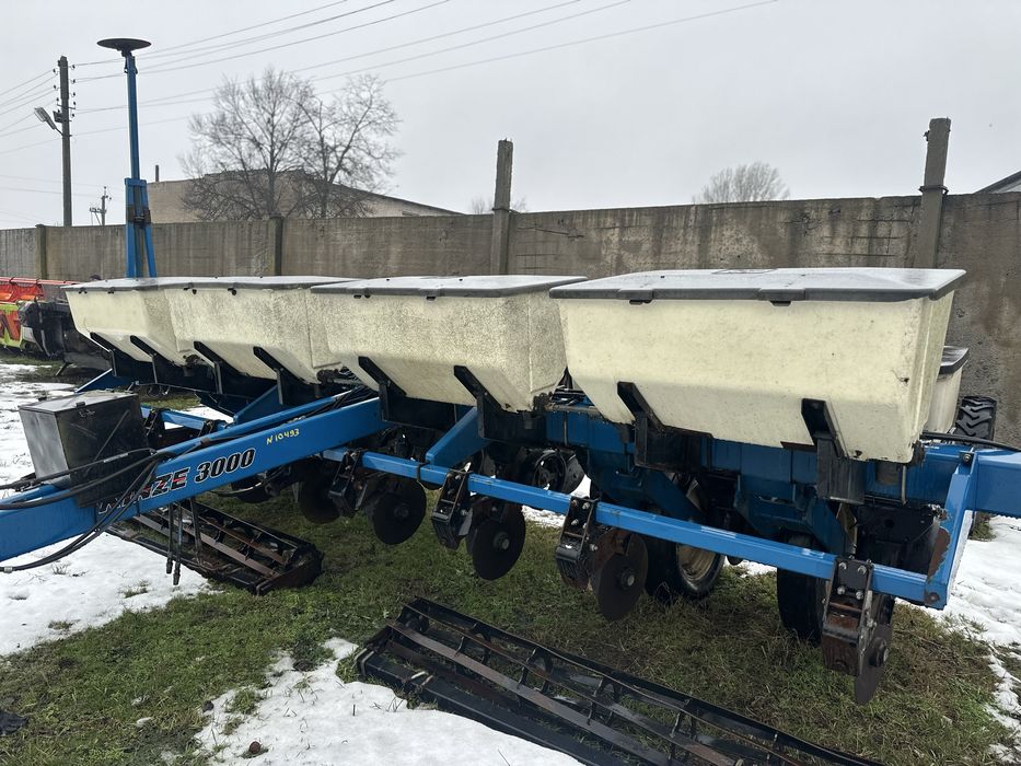 Kinze-3000 2011 в гарному стані