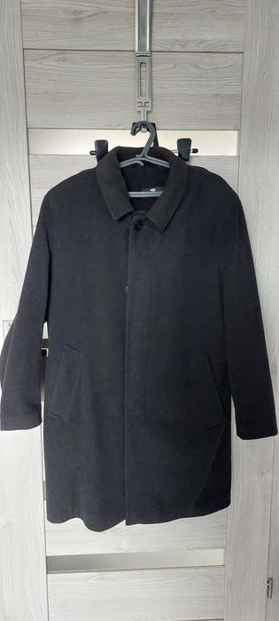 Czarny płaszcz męski