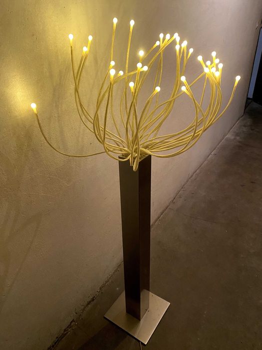 Sprzedam lampę stojącą LED – design „fajerwerk"