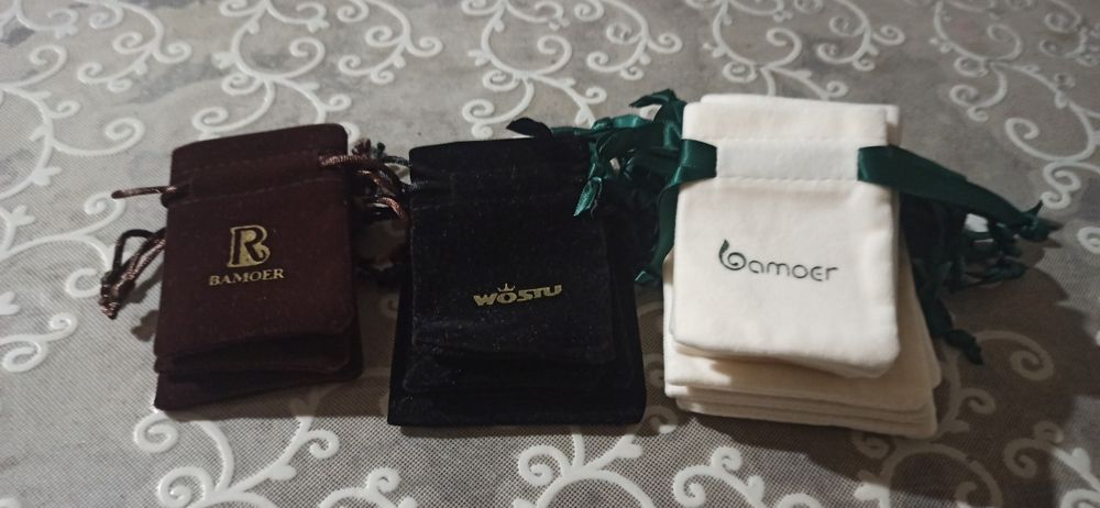 Продам маленкі сумочки.