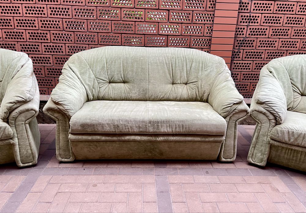 Комлект  мʼяких меблів виробництва Німеччина: диван та 2 крісла