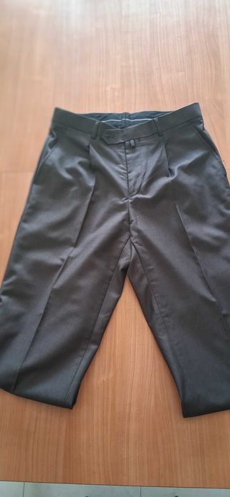 Fato cinzento novo