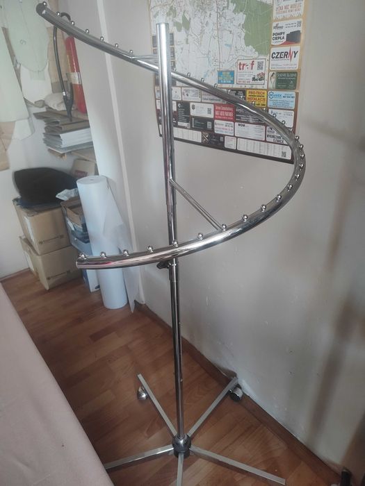 Stojak sklepowy na ubrania