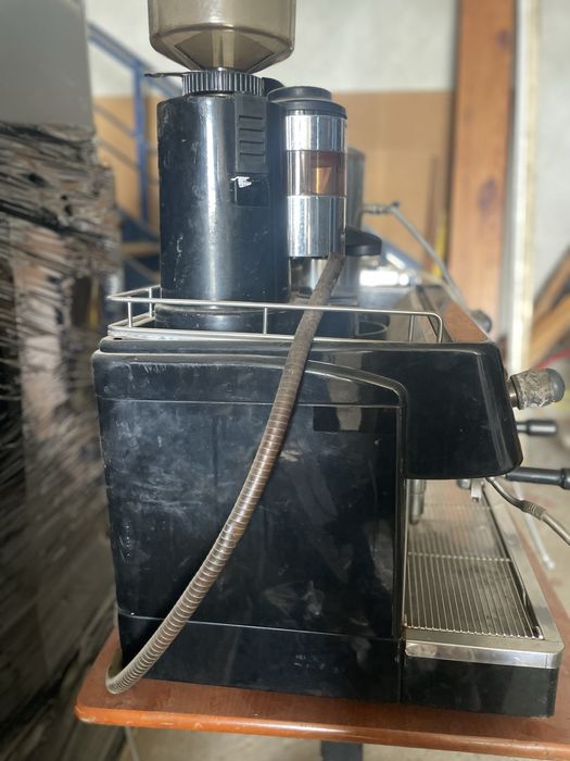 Máquina de café Brasilia com moinho e filtro