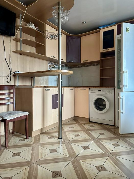 Оренда просторої двокімнатної каартири в новому будинку, Різдвяна