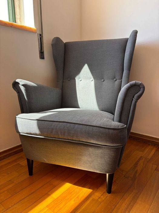 Poltrona IKEA Strandmon Cinzenta