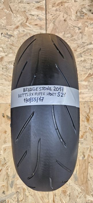 Bridgestone 200/55/17 та інші