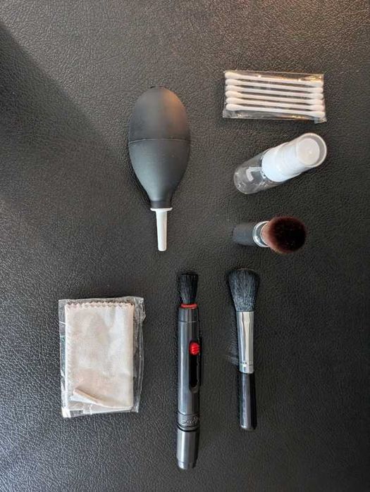 Canon EOS 1300D + EF-S 18-55mm f/4-5.6 + EF 75-300mm f/4-5.6 lll