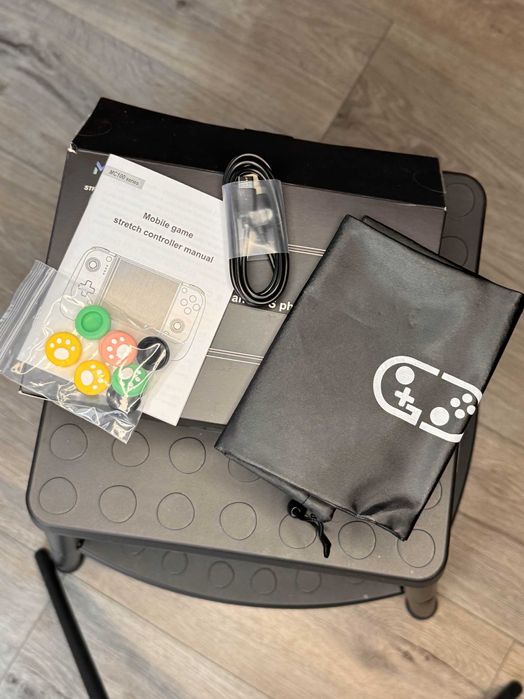 Bezprzewodowy kontroler / pad o gier mobilnych Android IOS