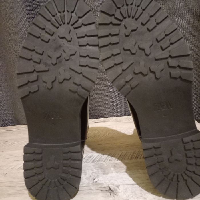 Ботинки весняні трендові лакові бренду ZARA