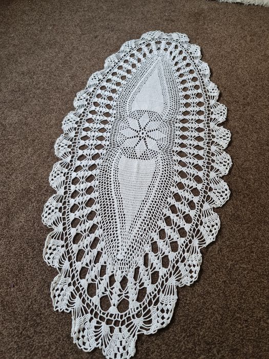 bieżnik szydełkowy  rękodzieło do kolekcji