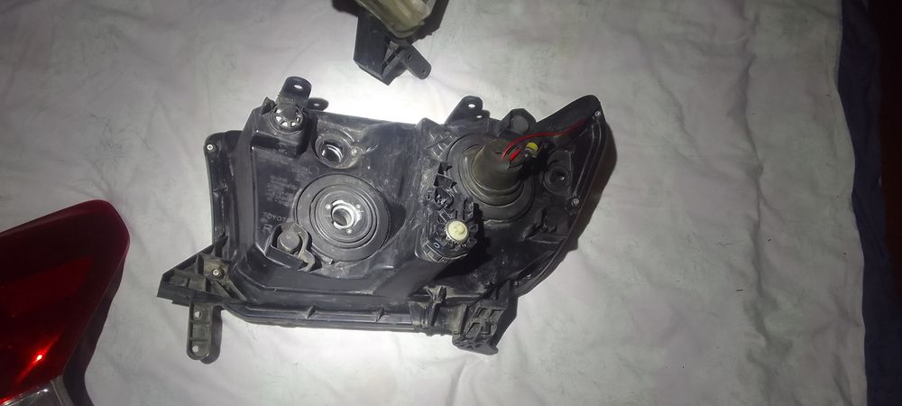 Продам комплект фар Toyota Tundra 2007-2013р