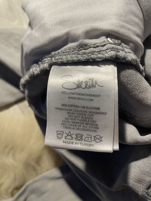 Siksilk Drip y2k Jeansy z Dziurami Szare