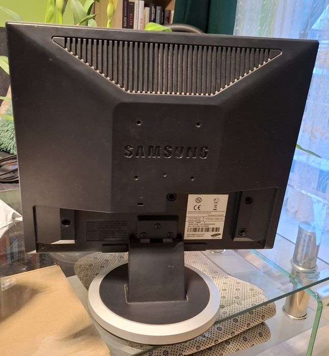 Monitor Samsung 730bf