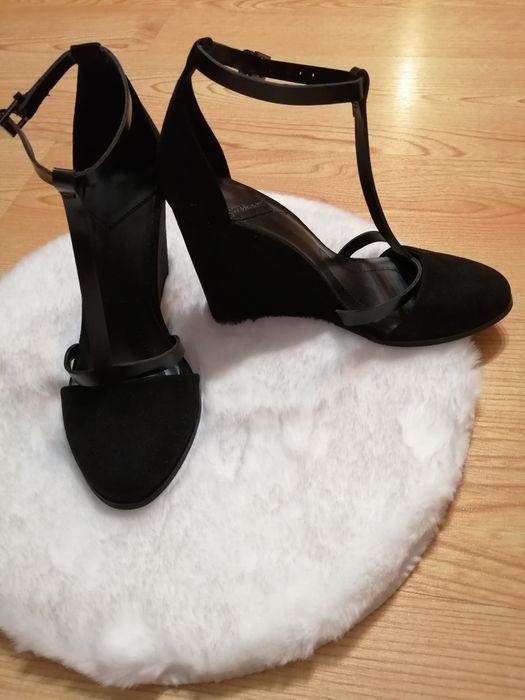 Buty na koturnie 37