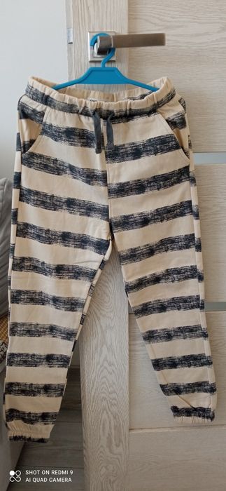 Komplet dresowy bluza i spodnie 128/134 SINSAY