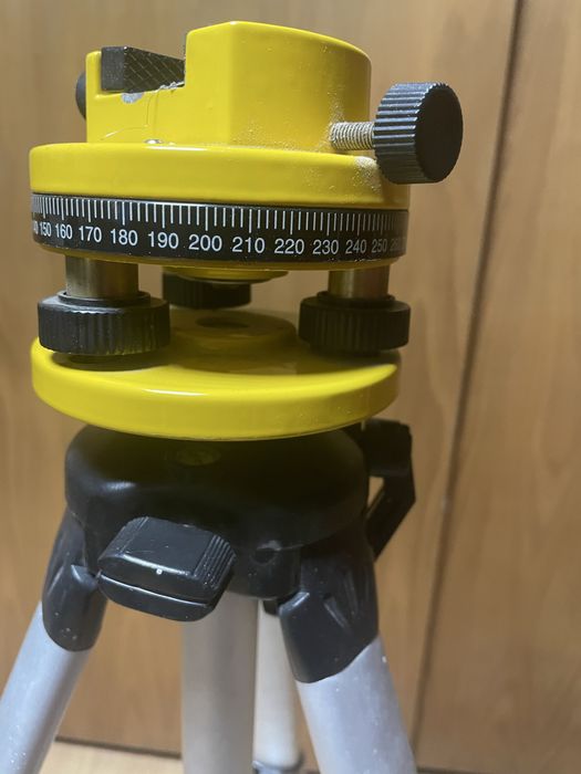 Tripe para nivel de laser