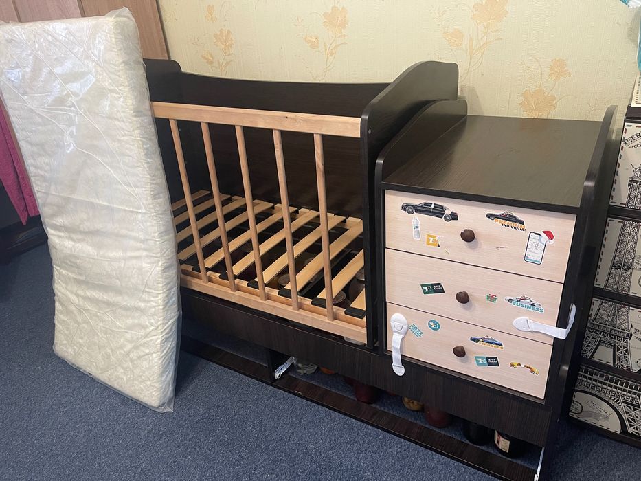 Дитяче ліжко-трансформер