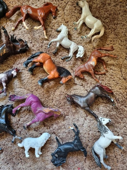 23 modeli w stanie body (konie Schleich, CollectA)