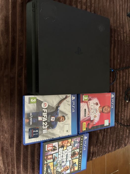 PS4 Slim + Comando + 3 Jogos