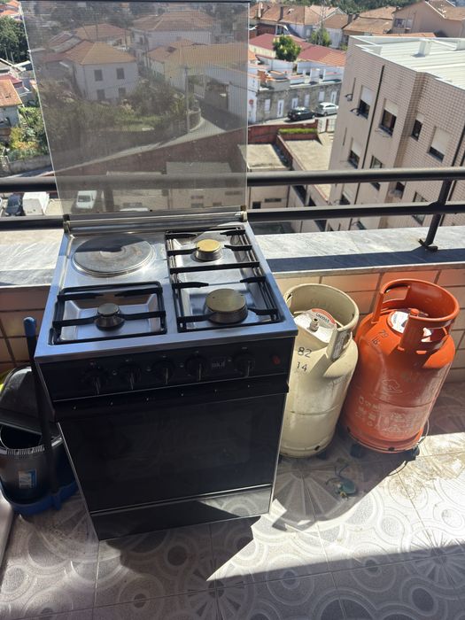 Fogão usado SIUL + 2 gás (1 cheio e 1 vazio)