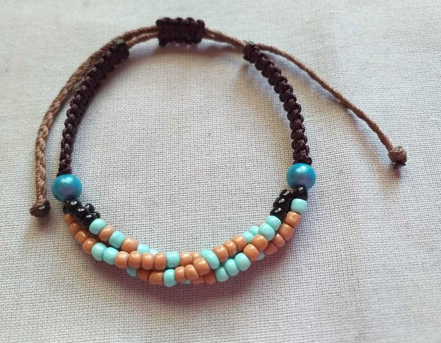 4 Pulseiras em Macramê Sobriedade com Miçangas e Cristais